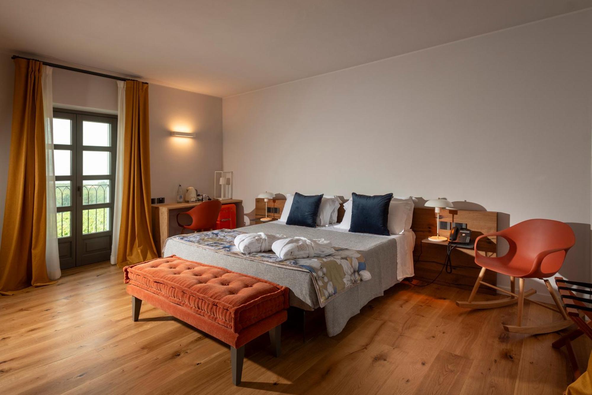 Antica Dimora Dosio Bed & Breakfast La Morra Exterior photo